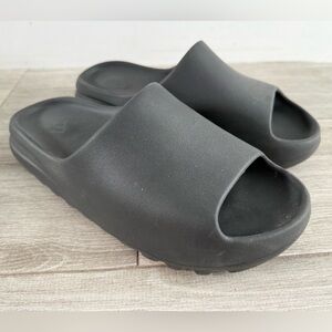 Men's ADIDAS Yeezy Slide Dark Onyx ID5103 Dark Onyx Size 13 Slides Used
